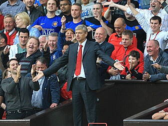 Arsene Wenger signs anti-Brexi...